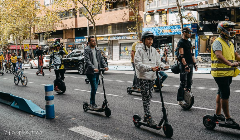 La DGT quiere que los patinetes tengan seguro obligatorio para circular