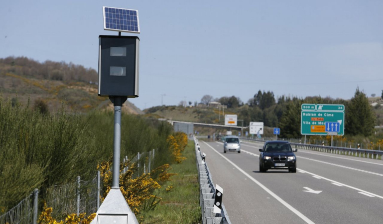 Nuevo ‘chivato’ de la DGT que permitirá multar a 1 de cada 3 conductores