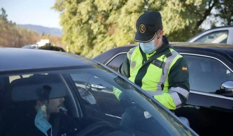 ¿Sabes que te multarán con 260 euros si abres mal la puerta de tu coche?